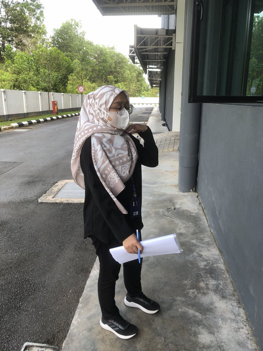 ishanajiha_'s tweet photo. Latte 1pc left!!! 🤎🤍
Candid from my colleague 😂 boleh la eh, sbb tak sempat nak selfie and ambil gambar sendiri. Yang penting, Latte ni cantik yeee dalam gambar and bila org tengok 🤪
Jom siapa nak habis Latte https://t.co/I0lRMMgQix #CoffeeEdition https://t.co/9vl7eYhqIc