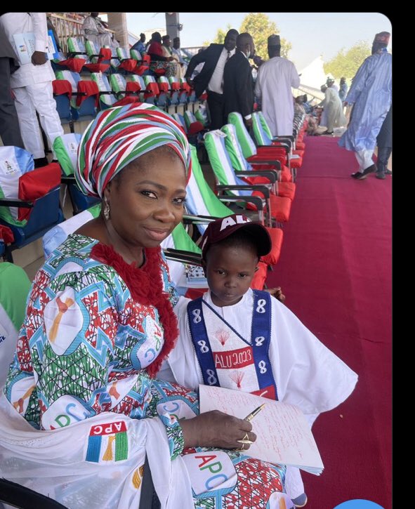 Leader30579479's tweet photo. I will vote for Tinubu. I will tell my neighbours to vote for #AsiwajuForAll. Kindly do same so we have a better Nigeria for all. https://t.co/mAtqYwlLh5