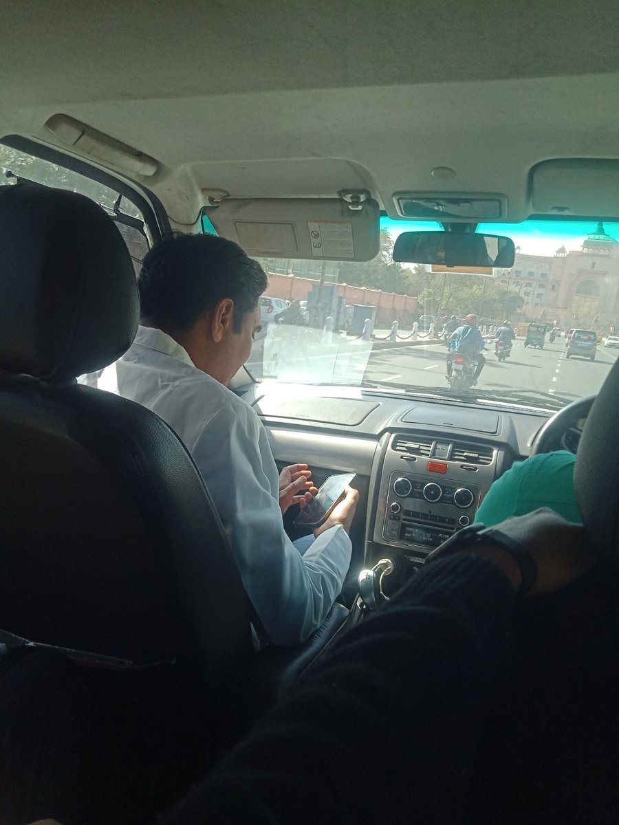 YogeshYadav_1's tweet photo. धाकड़ विधायक भाई साहब @BaljeetBehror जी से विधानसभा जाते समय shadow post प्रक्रियाधीन भर्ती OBC आरक्षण को लेकर विस्तृत चर्चा की!
विधायक साहब कल 16 feb से जैसलमेर से सभी जिला मुख्यालयों पर मांगों को लेकर दौड़ लगाएंगे सभी से निवेदन है अपने जिलों में उनका साथ दीजिए!
@YogeshYadav_1 https://t.co/8Ni2Gk9evQ