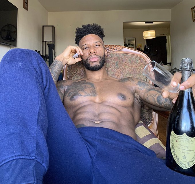 Cαʅʋιɳ Mყҽɾʂ 🇬🇾 - 💘 Love is just a word until someone comes along and gives it meaning! my single folks Being single doesn’t mean you know nothing about love ❤️ being single is no longer a lack of options but a choice. sometimes being solo is better than being in a false relationship 🫶🏾 https://t.co/0W4LLaa332