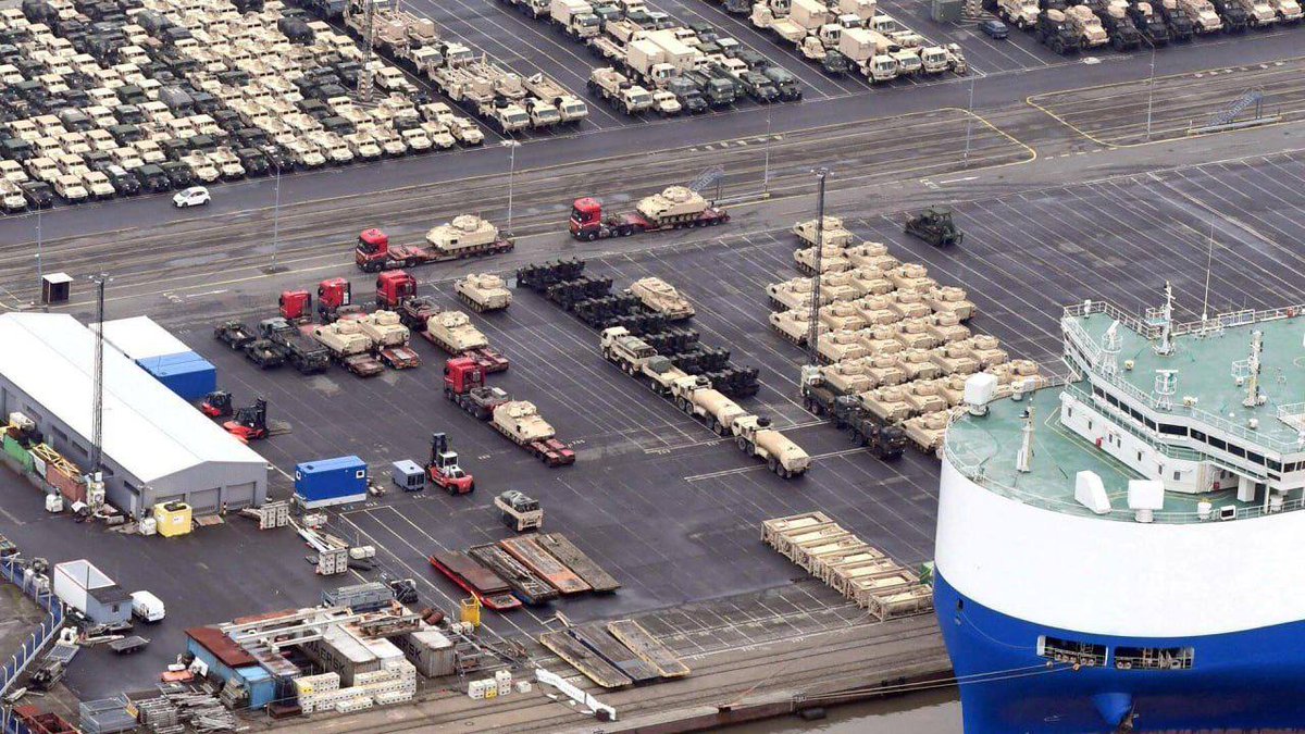 CRNICASMILITAR1's tweet photo. 🔴El buque Integrity ya ha descargado completamente, en el puerto alemán de Bremenhaven, toda la ayuda 🇺🇲 incluidos los 60 IFV Bradley M2A2 ODS. https://t.co/J0IoUE6Zl4