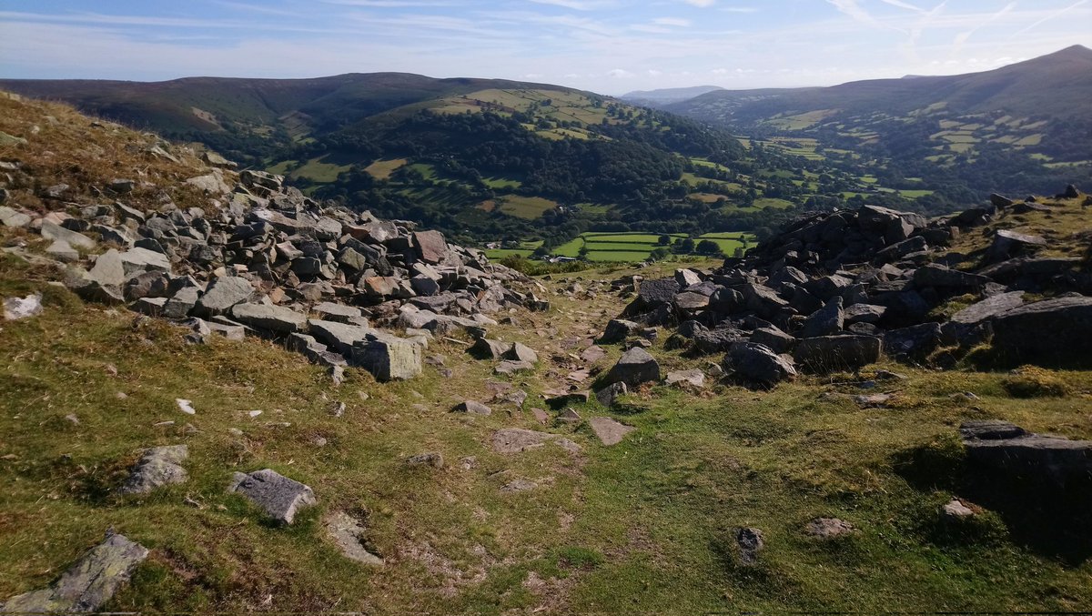 Toby_Driver1's tweet photo. It's #HillfortsWednesday 🎉 Commanding the northern hill country of the #Silures people - a view out of the tumbled gateway of Crug Hywel hillfort, #Crickhowell, in the @BreconBeaconsNP, which would have been in the vanguard of the brutal C1st BC Roman campaigns ⚔️🛖
📷2022 https://t.co/6AB0B4H91y