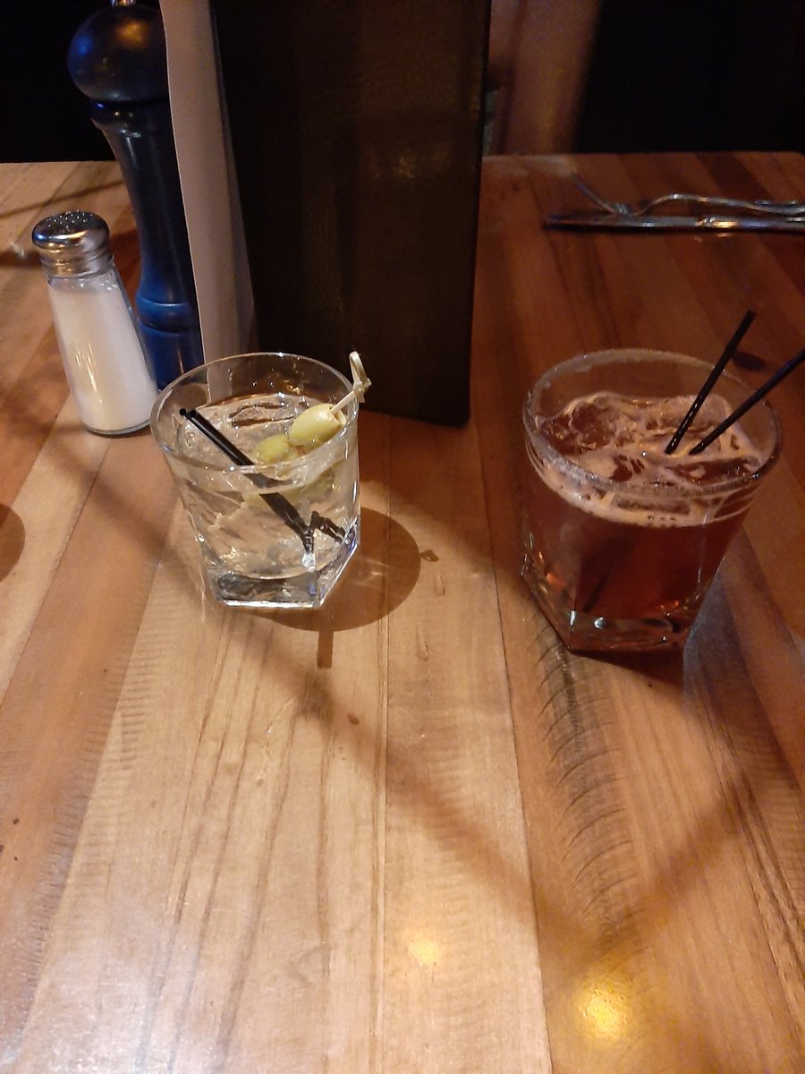 BenKohlmeyer's tweet photo. Had a great Valentine's Day dinner at Copper River Bar &amp; Grill in Hillsboro, OR. https://t.co/HVDSebeB7n