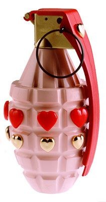 “ วันแห่งความรักอะไรกัน ! ”

ปาสิ่งในภาพใส่ <a href="/fus3bombmate/">ฟิวซี่~!</a> 

“ ไม่มีหรอกโว้ย! ”