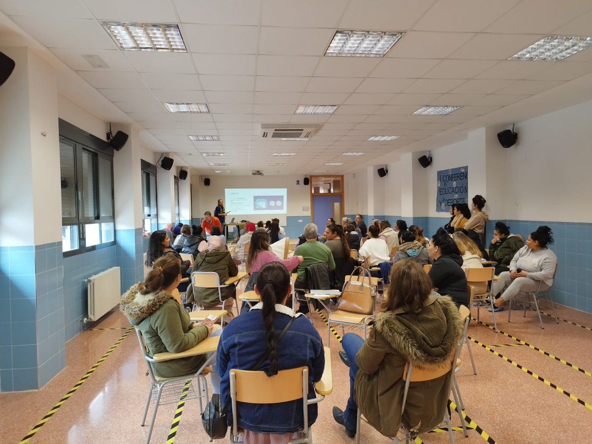 gitanos_org_PAT's tweet photo. Sesión Espacio Encuentro Familias #LaComa #DesarrolloComunitario
@AytoPaterna @SocioEcoPaterna @GVAinclusio @GVAeducacio @GVAsanitat @gitanos_org_PAT #CeipAntonioFerrandis #CeipLaComa #SESIESPeset #EscuelaInfantil #Dominicas #SSSS @lafactoriagc #CentroSaludClotJoanLaComa #FSE https://t.co/64vkphP5Qj