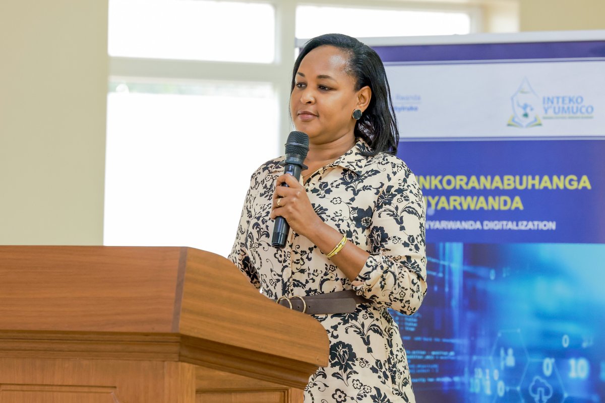 Mu ijambo rye, Min. <a href="/RMbabazi/">Rosemary mbabazi</a> yavuze ko ururimi kavukire ari umurage abanyarwanda barazwe n’abakurambere kandi rukazaba uruhererekane kuko abariho bazaruraga abato nabo bakazaruraga abandi. #UrurimiKavukire2023