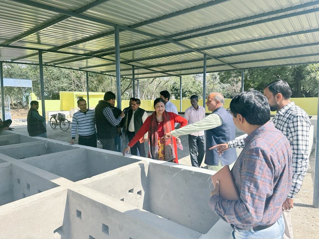 SwachhHathras's tweet photo. स्टेट कन्सलटेन्ट SBM(G) श्रीमती तुहिना रॉय द्वारा  दिनाँक 10 फरवरी, 2023 को जनपद की ग्रा०पं० नौगवाँ (सादाबाद), बामौली (मुरसान) एवं खेड़ा फिरोजपुर (सासनी) में SLWM के कार्यों का निरीक्षण किया गया।
@SBMGUP2 @dm_hathras @DoprupHathras @anujias09 @apcuttarpradesh https://t.co/ZO2Fq91z7c