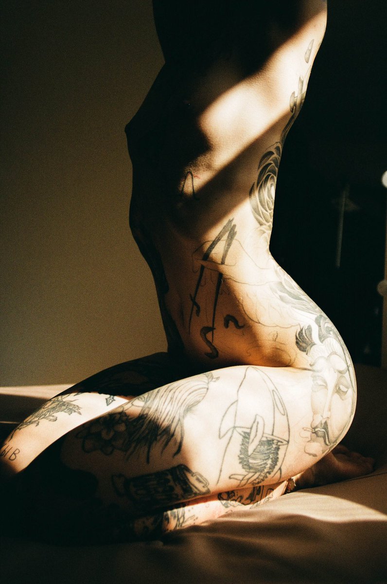 Happy sunny morning☀️❤️‍🔥

I woke up and realized that yesterday's sensations are not letting go, maybe it's a sign of something real👀☺️

Let's see😏

Film and my lovely shadow playing
🎞🖤