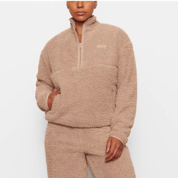 CourtneyMagical's tweet photo. So good I had to share! Check out all the items I'm loving on @Poshmarkapp from @KmetzVanessa @oliviasshop #poshmark #fashion #style #shopmycloset #venus #katespade #skims: https://t.co/o4clRJRGFn https://t.co/ftyaLorf7S