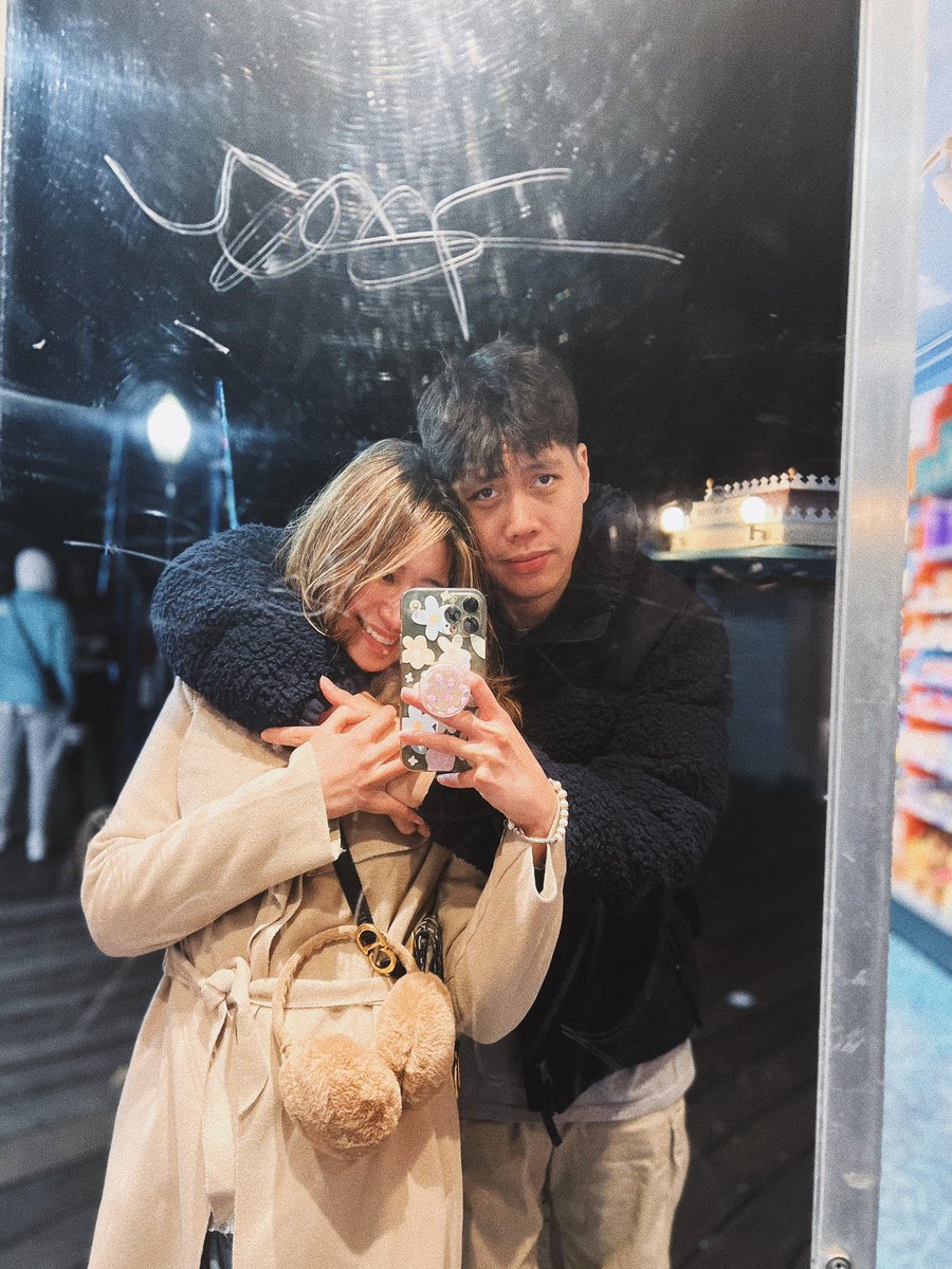 francheskamish's tweet photo. vday thangz w my lovely 💘 https://t.co/sNYktcKY8A