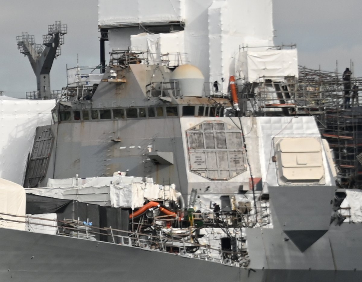 New SEWIP Surface Electronic Warfare Improvement Program installation on destoyer PINKNEY DDG91, seen at @GDNASSCO shipyard in San Diego on 13 Feb.  Billed as an upgrade to the legacy SLQ-32 electronic warfare system, the SLQ-32(V)7 SEWIP is one heck of an installation. Compare..