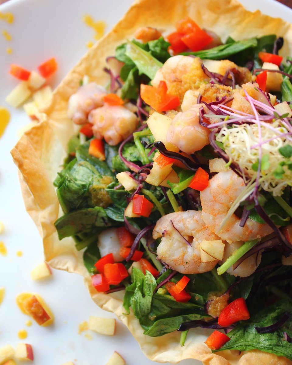 Come try our fresh tacos here at The Castle! 🏰 

____________
・THE CASTLE・
〒650-0004
兵庫県神戸市中央区中山手通１-１-９
ゴールドウッズ三宮ビル３階
TEL：078-381-6964