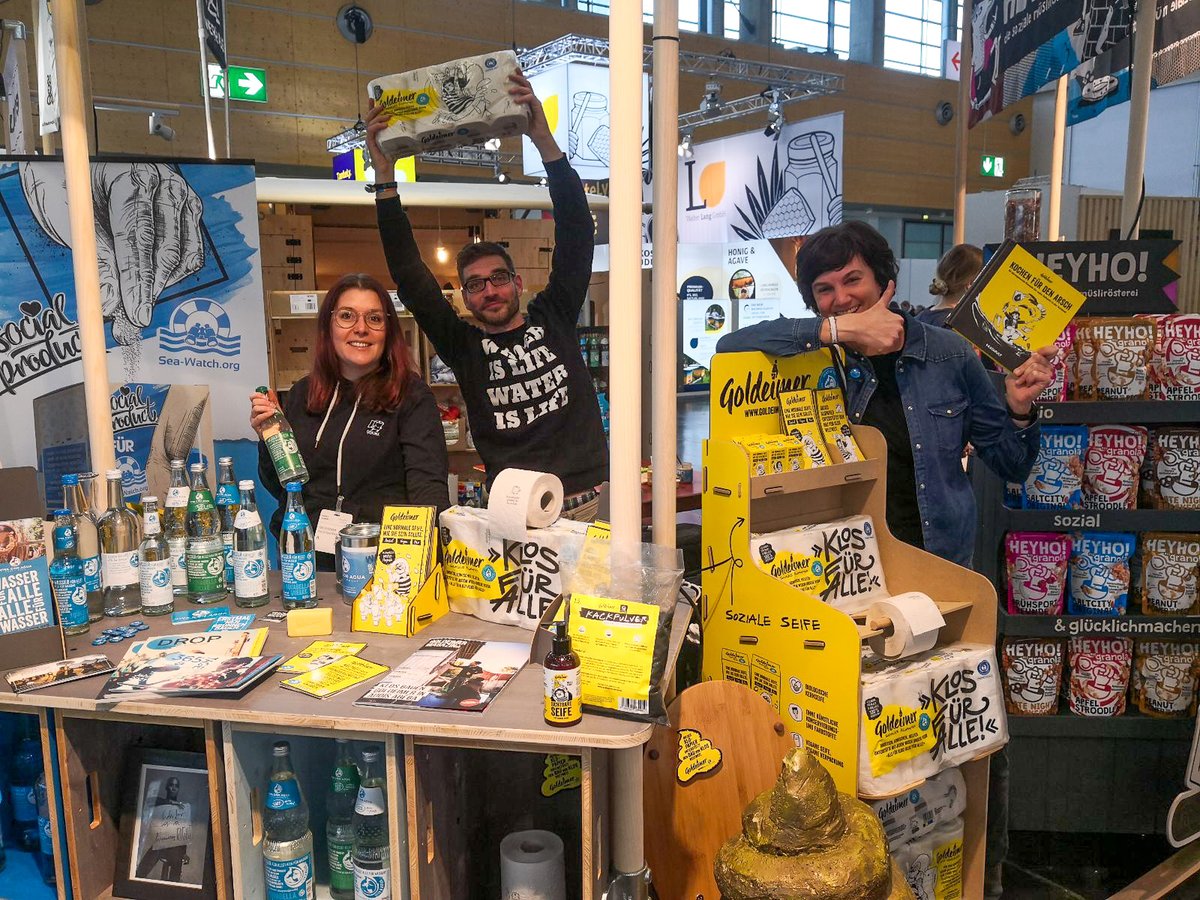 Goldeimer (@goldeimer) on Twitter photo Kommt uns auf der #BIOFACH2023 besuchen! Ihr findet uns an Stand 231 in Halle 7A mit @WerkhausGmbH und <a href="/VivaconAgua/">Viva con Agua</a>. 👋 Kommt uns auf der #BIOFACH2023 besuchen! Ihr findet uns an Stand 231 in Halle 7A mit @WerkhausGmbH und <a href="/VivaconAgua/">Viva con Agua</a>. 👋