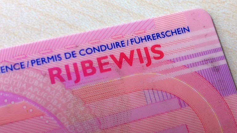 #Leeuwarden Op 14/2 rond 09.45 uur werd de bestuurder van een auto gecontroleerd op het Cambuurplein. De bestuurder, een 42-jarige inwoner van de gemeente Noordenveld werd aangehouden voor het rijden met een ongeldig verklaard rijbewijs. PV is opgemaakt #PolLWD