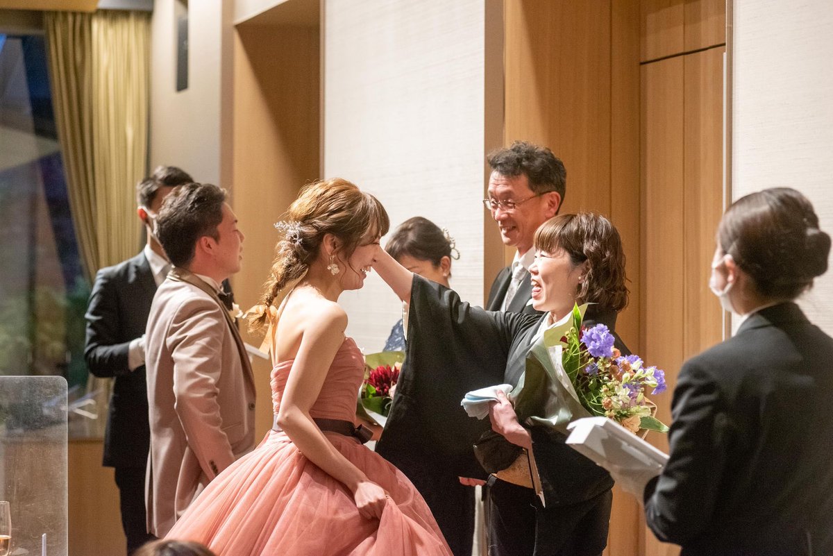 grandwmito's tweet photo. 新婦様が生まれた時から
一番近くで成長を見守ってくれたお母様👰‍♀️
⁡
今日という特別な日に
改めて成長を感じて
嬉しいようなでもちょっぴりさみいような
そんな想いがこもった温かい涙が溢れてきます😌
⁡
結婚式だからこそ感じた感動は
何にも変えられない素敵な思い出です🕊
⁡
⁡#グランダブリュー https://t.co/4o77sBVdwN