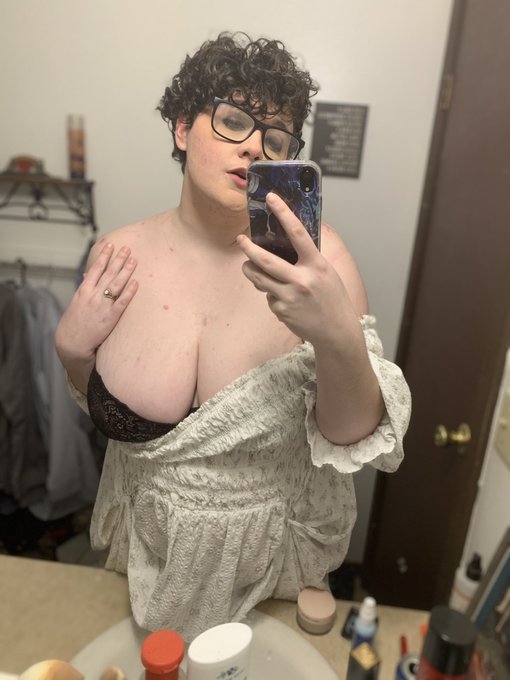 Happy Valentine&rsquo;s Day 💕  #nonbinaryporn #queerporn #cnc #fem #tits #bbw https://t.co/L13zLt3DPD<a href="/tag/nonbinaryporn"class="tags">#nonbinaryporn</a><a href="/tag/queerporn"class="tags">#queerporn</a><a href="/tag/bbw"class="tags"><span>#bbw</span></a><a href="/tag/tits"class="tags"><span>#tits</span></a><a href="/tag/fem"class="tags"><span>#fem</span></a><a href="/tag/cnc"class="tags"><span>#cnc</span></a>