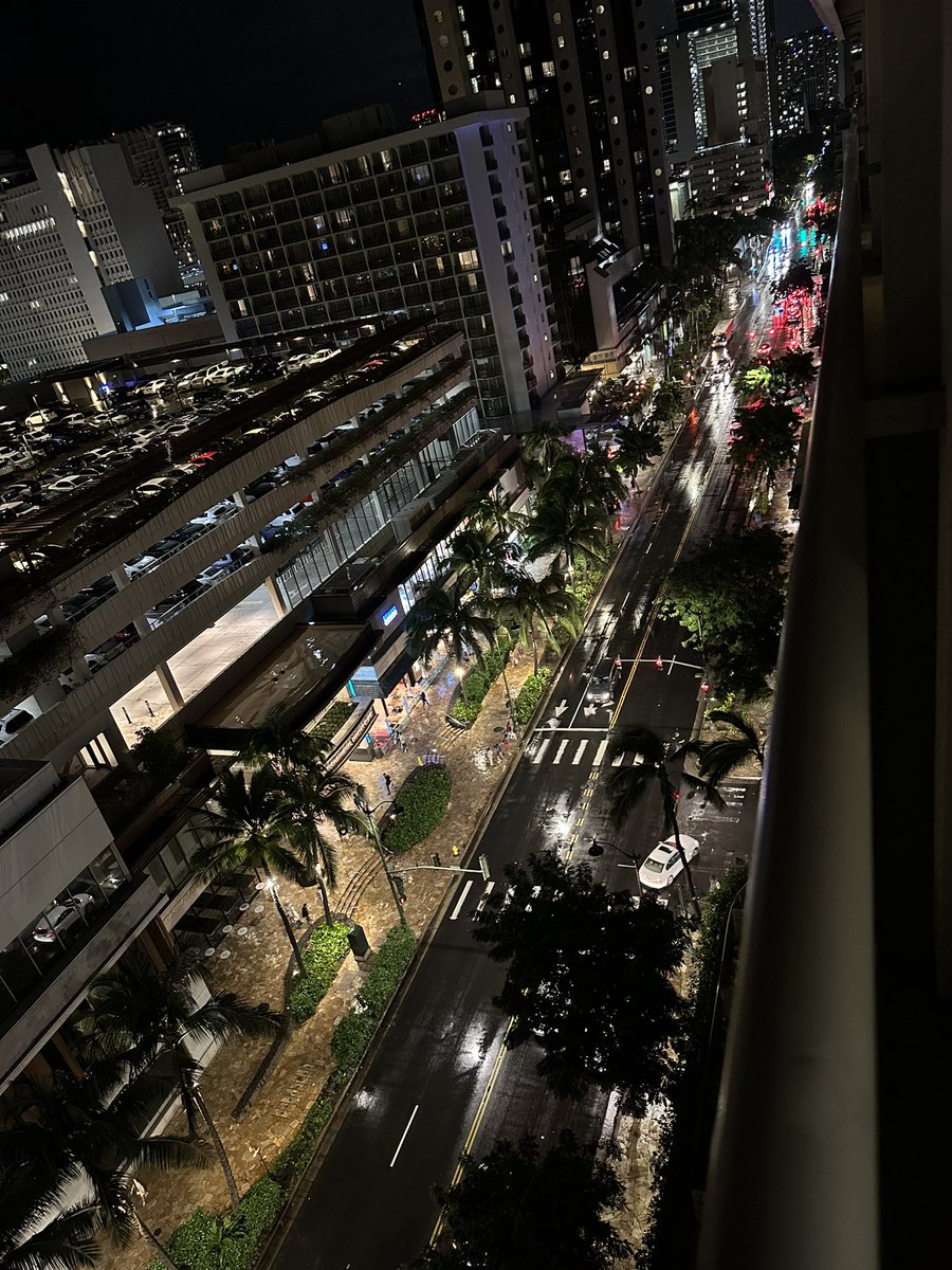 JFolcey's tweet photo. A rainy night in Honolulu! https://t.co/bZU5UFkP5h
