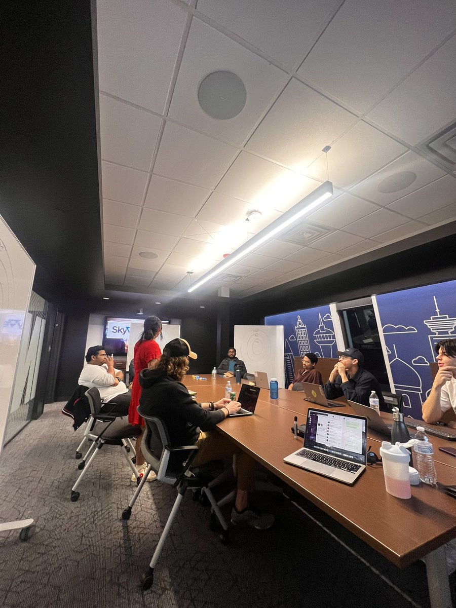 dani_amarques's tweet photo. Valentine’s Day filled w/ great progress from our portCos at week 2 of the @skyventures_oru incubator. 
🥰 https://t.co/rWuAM9AU5M