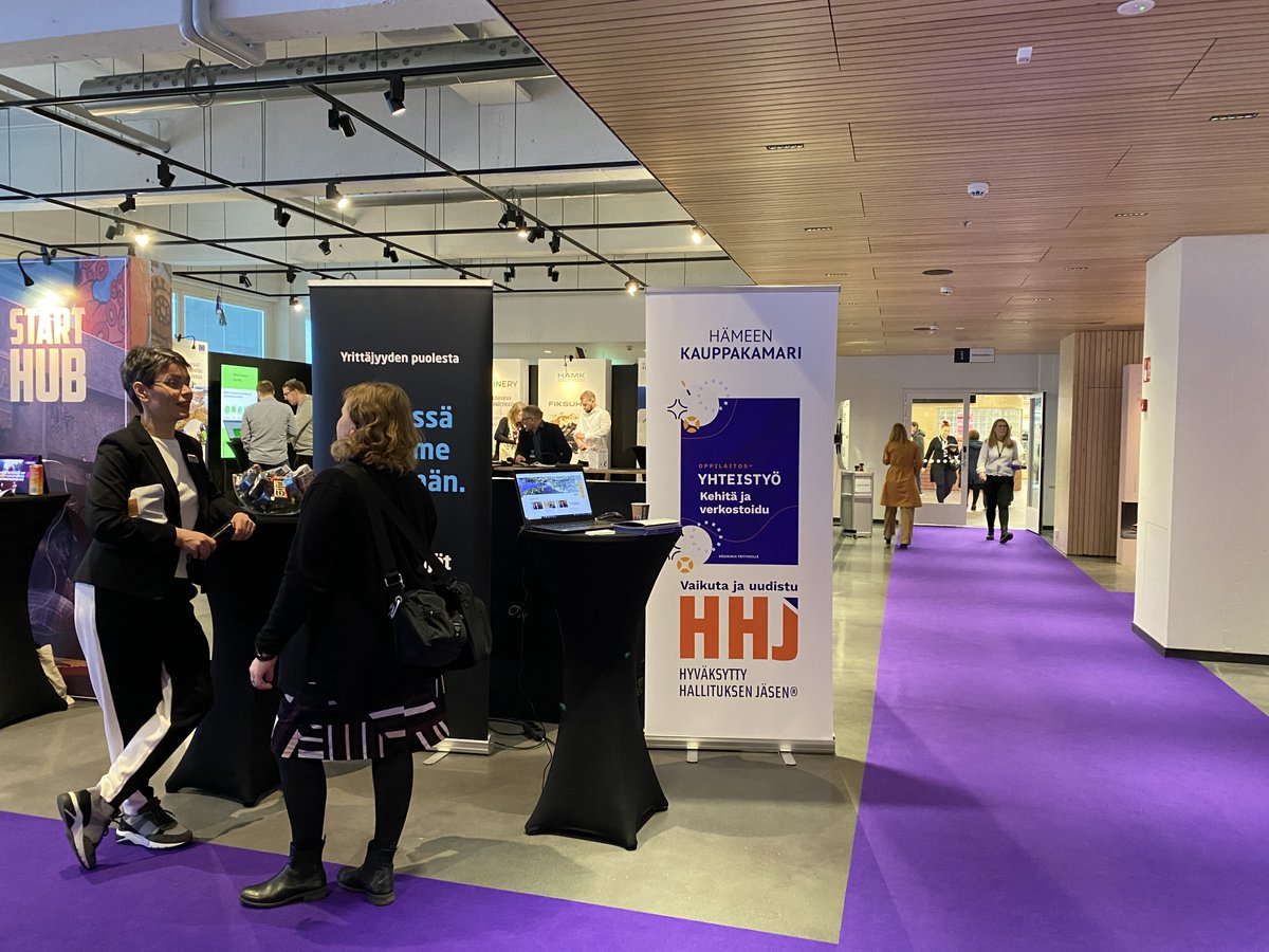 K2HAM_'s tweet photo. Kohta alkaa  @MIDAS_expo https://t.co/URxVemLfV4