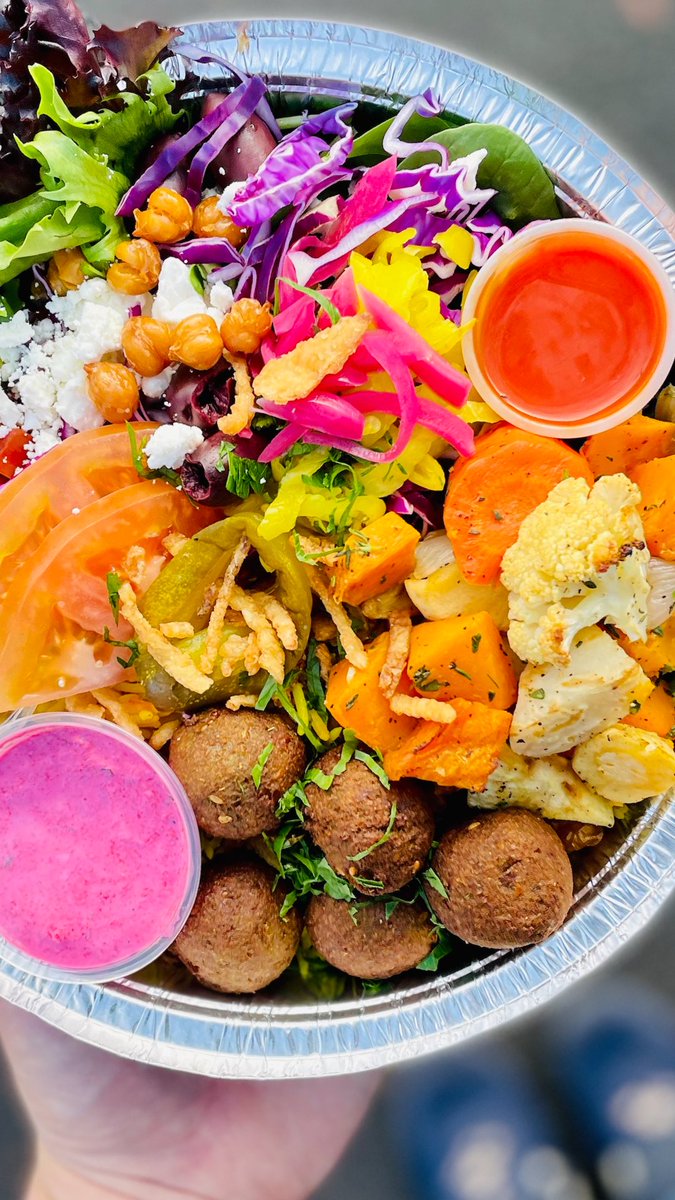 This Thursday February 16th we’ll be back at <a href="/orencotaphouse/">Orenco Taphouse</a> for dinner service. Party starts at 5 so if you want to twist your taste buds you know what to do! See you there ✌️💙🥙
#pdx #pdxfood #vegan #cheflife #twistedfries #gyros #twistedgyrospdx #hummus #falafel #craftbeer