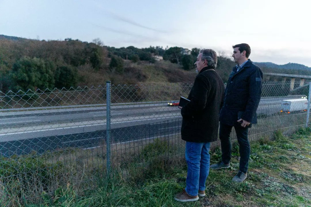 ERCVilalba's tweet photo. Ahir ens vam reunir a #Vilalba amb el senador @jmreniu, amb qui vam poder parlar del soroll provocat per l'AP-7, dels habitatges de la SAREB i dels jutjats de pau, entre altres temes. 

#AraVilalba #ERCVilalba #Útils #EscrivimElFutur #VilalbaSasserra #AmbTu #BaixMontseny https://t.co/K2BN6b5HD8