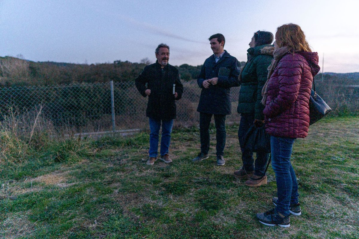ERCVilalba's tweet photo. Ahir ens vam reunir a #Vilalba amb el senador @jmreniu, amb qui vam poder parlar del soroll provocat per l'AP-7, dels habitatges de la SAREB i dels jutjats de pau, entre altres temes. 

#AraVilalba #ERCVilalba #Útils #EscrivimElFutur #VilalbaSasserra #AmbTu #BaixMontseny https://t.co/K2BN6b5HD8