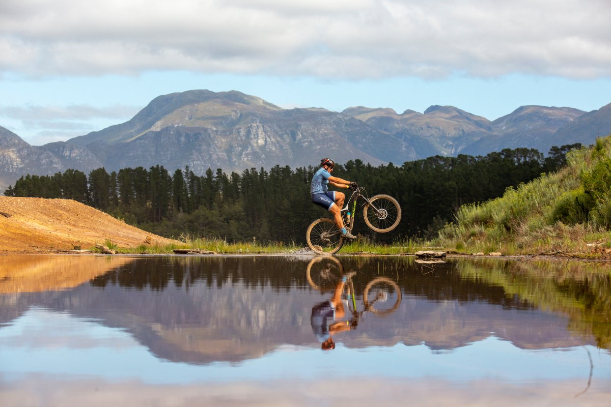 <a href="/w2wmtb/">w2wmtb</a> has ....
opportunities to pop a wheelie in an epic setting and be caught on camera!
Photo Sam Clark
bit.ly/3YPq3vx