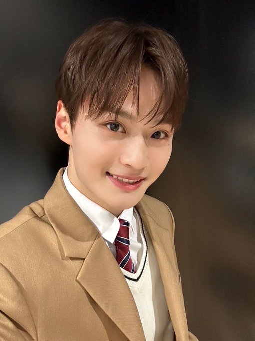 Fo_fZ97agAEVK8M?format=jpg&name=small