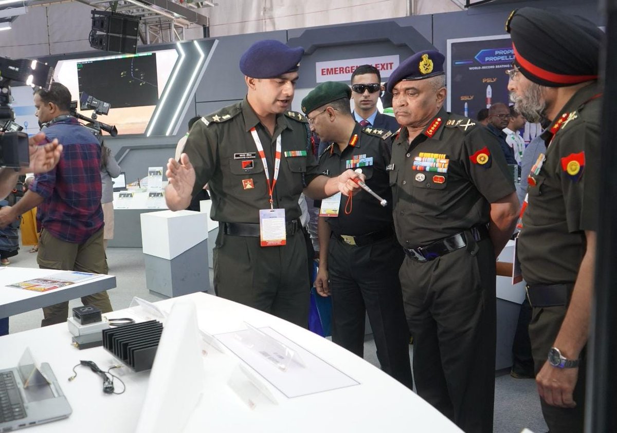 General Manoj Pande #COAS visited #IndiaPavilion in #AeroIndia, #Bengaluru & was briefed on the indigenously developed Weapon Systems & Equipment displayed at the Exhibition. #COAS appreciated the exhibitors for their efforts to achieve #Aatmanirbharta in the Defence Sector.