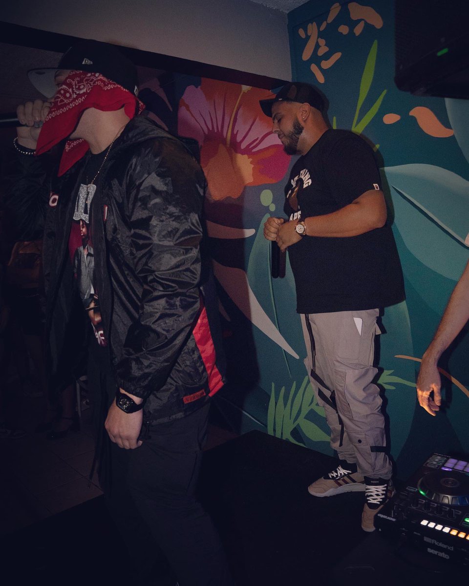 reddiceofficial's tweet photo. SE LEVANTÓ MOLDIA Y ME DIJO PA ESTÁS PERDIÓOOOO 🌹 “TRAP VALENTINE” MI PRIMERA VEZ EN TARIMA. GRACIAS AL BROTHER @javymwayy POR INVITARME. ESPEREN MUCHO DE MI PARTE 🙏🩸 #RedDiceMami #MW #LLY #LLJ https://t.co/8PgvrtpJjq