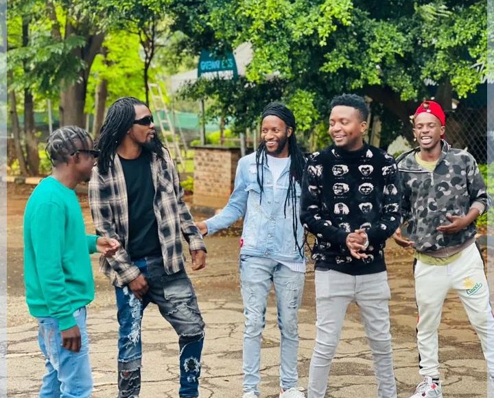 RealAmbTinaye's tweet image. Aivepi apa? 😂😂😂 chachaenda kunotengesa Judas 😂😂😂