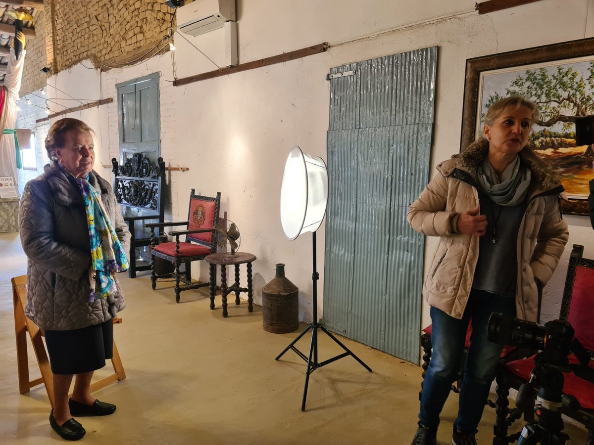 AjAlpicat's tweet photo. 📢 Durant els darrers dies, l’Ajuntament ha completat la gravació del documental ‘Memòria de les Dones d'Alpicat’ 🎞️ que pretén mostrar la història del poble amb veu de dona 💜

👉🏽 Són 20 dones que expliquen les seves vivències i la seva feina 🎦 (1/2) https://t.co/Vyf3Q6LyGQ