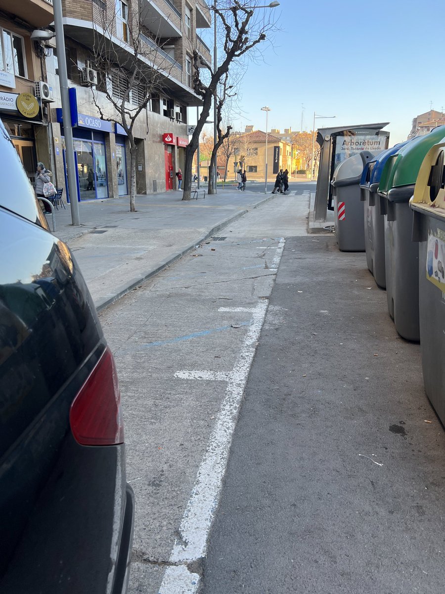 Bon dia. Racons de Lleida! Així quedarà Prat de la Riba, quant acaben les obres? Foto del Gran Passeig de Ronda d'avui clar, el gran blanquejat de l'Urbanisme empastre.
.🤷🏻‍♂️
#LoLleidata #lolleidata #Lleidaciutat 
#Ciutatsambcaràcter 
#HoHeTornatAFer
#CaminantPerLleida 🚶🏻‍♂️
#Lleida💙