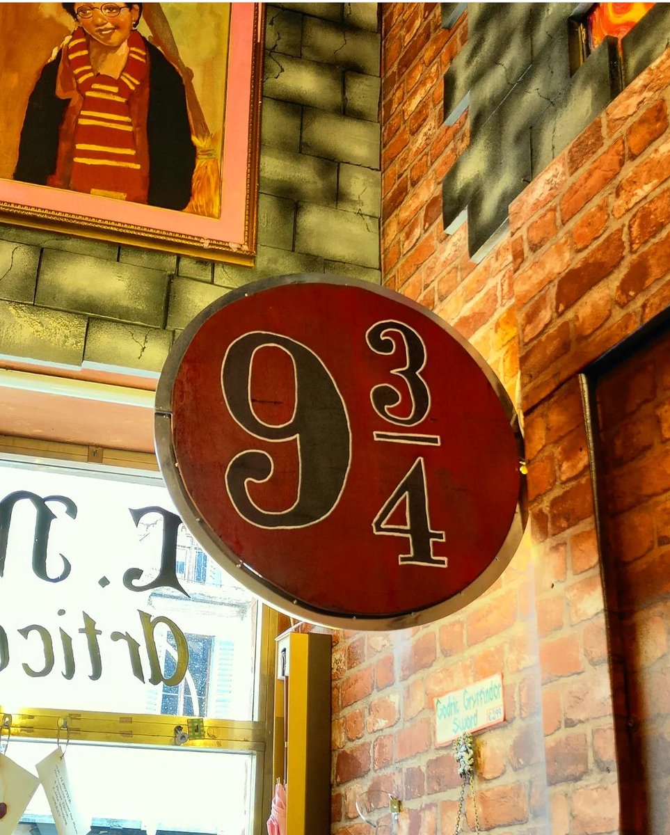 EtwTerp's tweet photo. Platform 9 3/4, Hogwarts Express,
Al Buso Rock Store, Verona 🇮🇹
3 novembre 2022
#verone #verona #italie #mathsartist #mathpics #cercle #circle #harrypotter #mathsinenglish #mixednumber #fraction #improperfraction
🔶 RV sur Instagram:
📸🖍️MATHS_ARTIST✏️🎨https://t.co/huEfGDmtXA… https://t.co/bjwfM12GTo