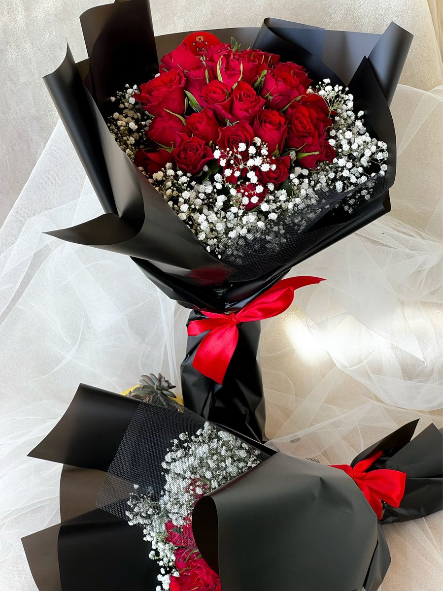 graciousthought's tweet photo. Receiving feedback on our medium red bouquets, nothing but good stuff!
We try to deliver closed bud so they stay with you for a while
Remember to change vase water and trim stems daily
DO NOT PUT SUGAR OR SOAP IN YOUR WATER, these hacks don’t work on UG roses. Trust me, we tried! https://t.co/HHzW48g4D1