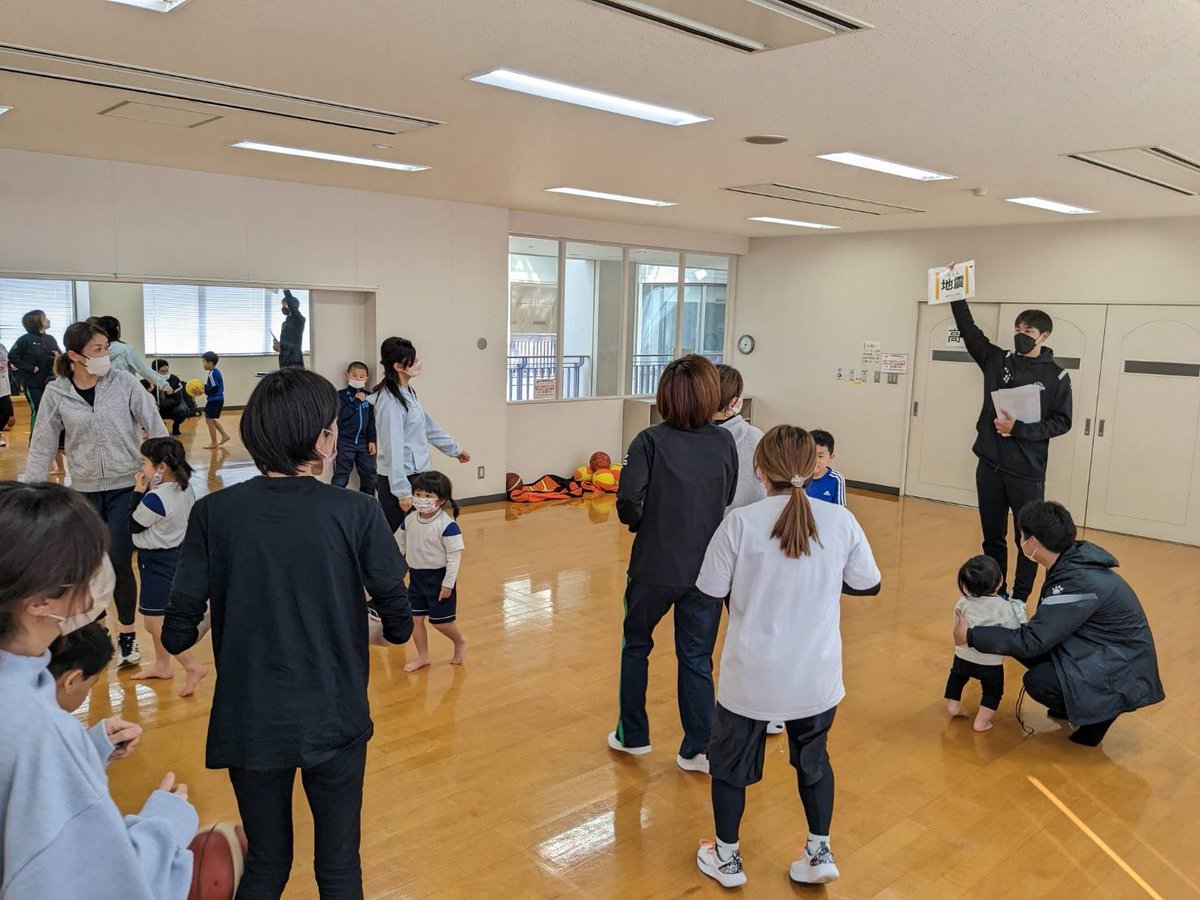 SagaBallooners's tweet image. 【佐賀バルホームタウン通信】本日は子育てママのスポーツ教室第5クール2回目を実施しました⛹🏻‍♀️💨その中で開催中の「#BリーグHopeそなえてバスケ」クラブ防災アクション #3rdweek に #ディフェンスアクション を1回実施しました✨

詳細は▼
onl.tw/1tAQ8Xd

#佐賀バルーナーズ