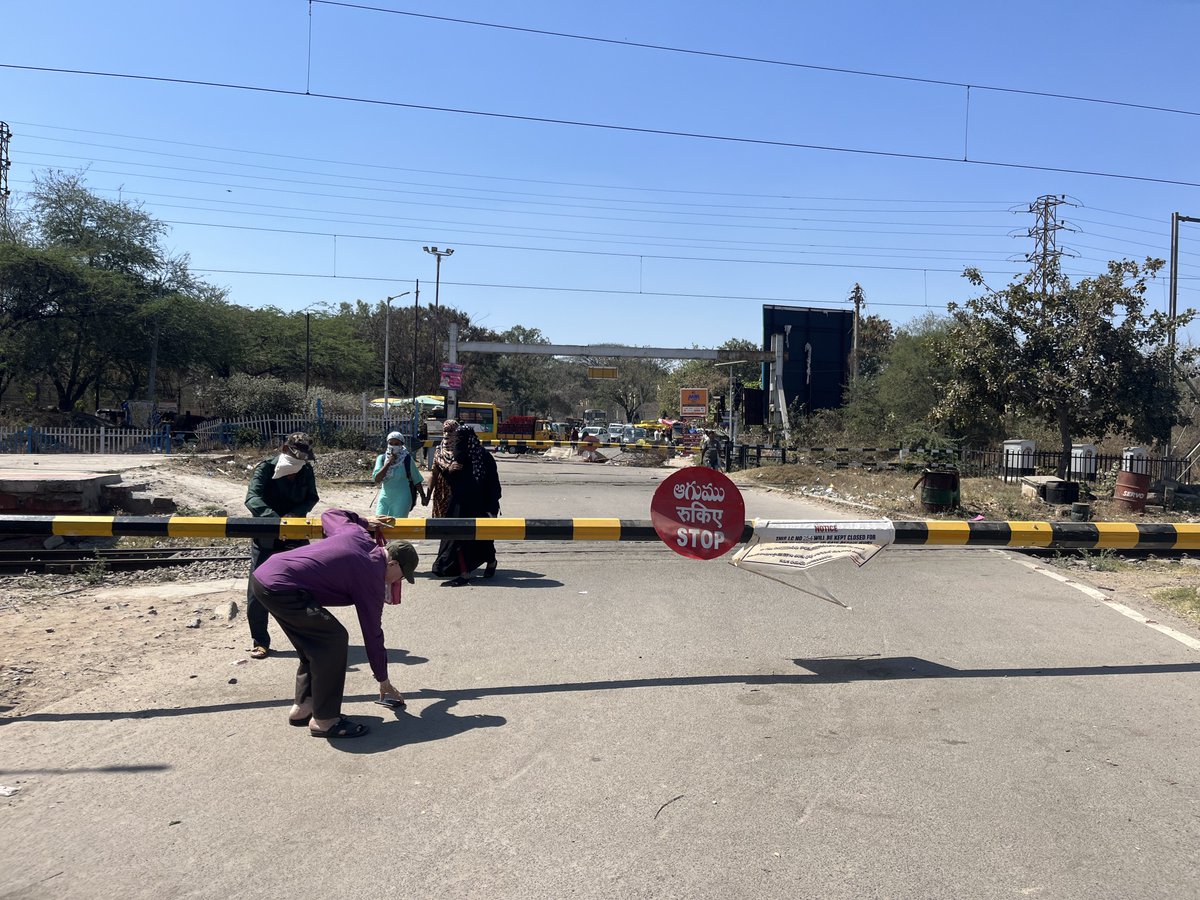 RobinZaccheus's tweet photo. The Safilguda railway crossing LC 254 is closed past many days causing tremendous inconvenience to public. The notice says Gate would be opened on 8-Feb-2023! 7 days passed by.. is the MLA bothered? @MynampallyTRS 

Pls open the gate asap! @gmscrailway @SCRailwayIndia @RailMadad https://t.co/hsHqbWvJac