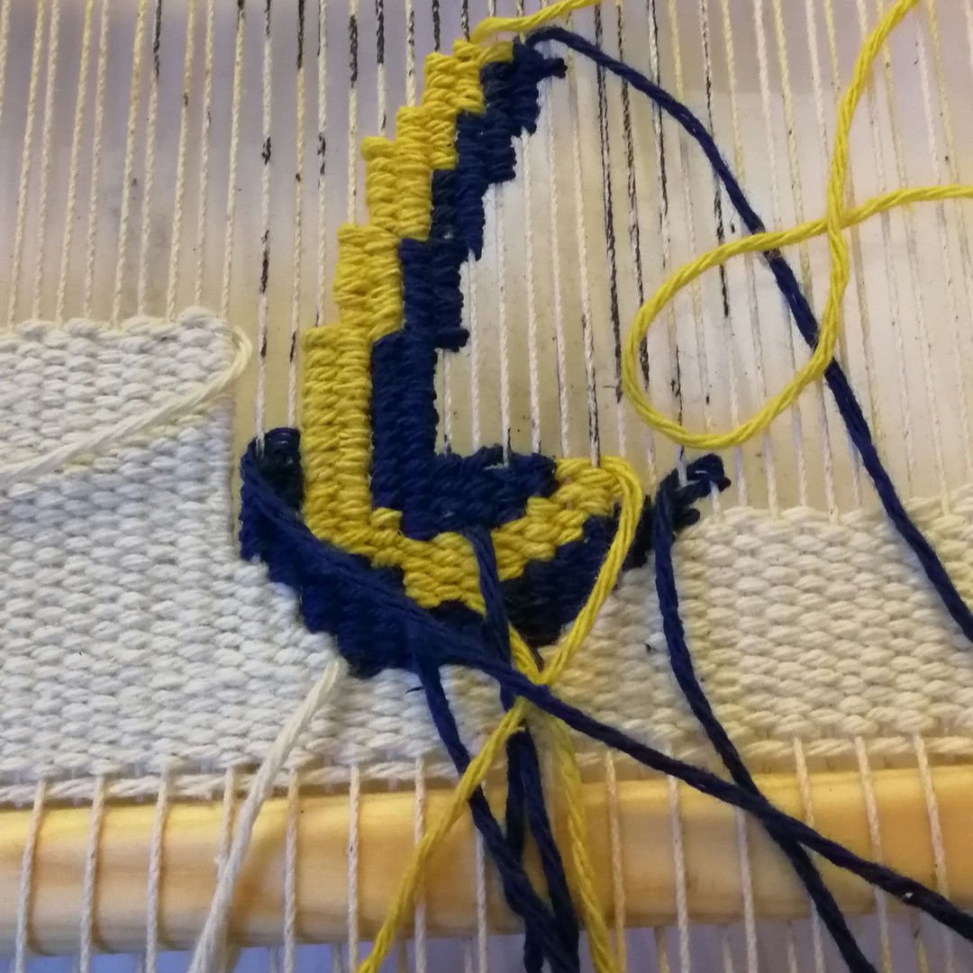 Using a new warp, with a new type of design, upside down, using a new yarn... I could have made life easier for myself... it's all learnings🤞