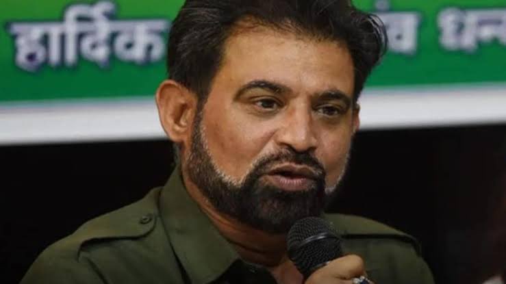 In short #Jayshah , who always has been a maglomaniac, along with his stooges like Ganguly &amp; Chetan Sharma destroyed Indian cricket 
#ChetanSharmaSting #BCCI