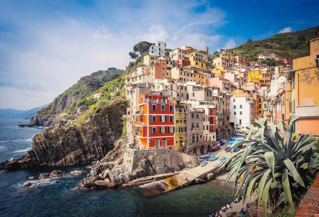 Strong, vibrant colours give a visually fresh and bright feeling, which in turn makes people feel happy. So, many cities simply take colour to the extreme. Today, we'll take a look at some of the colourful cities scattered around the world.
mp.weixin.qq.com/s/hujR4C8YgWMg…