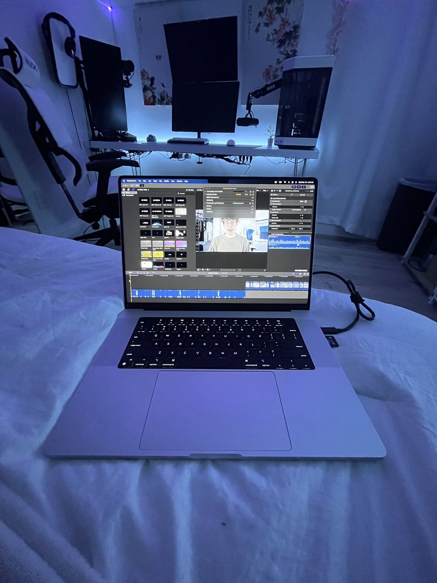 Veoko On Twitter last Night I ll Be Editing In This Room Packing Up veoko-on-twitter-last-night-i-ll-be-editing-in-this-room-packing-up