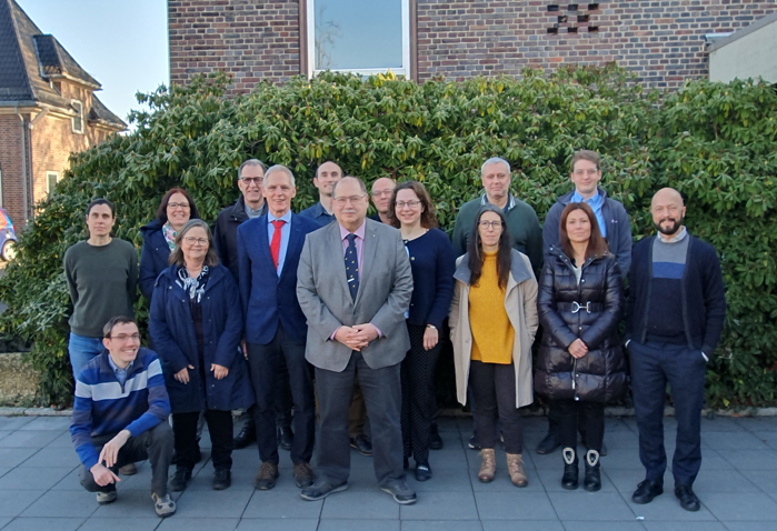EPPO_efficacy's tweet photo. Panel on Efficacy Evaluation of Herbicides and #PlantGrowth Regulators holds a meeting in #JKI in #Braunschweig. We discuss #efficacy of #pesticides in long-term control of #perennial #weeds and combination of #herbicides and #MechanicalControl measures.
#GrowthRegulation #IPM https://t.co/8EUWLCqWmS