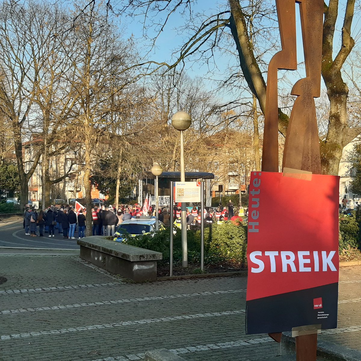 ES_REICHT_OB's tweet photo. #Solidarität mit dem #Streik im Öffentlichen Dienst.
#ZusammenGehtMehr #Oberhausen #OB1502 https://t.co/HNbX9ABdn1