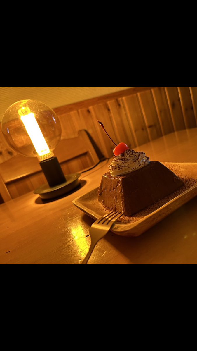 Retu0224's tweet photo. 昨日に続き作ってみました

今日はもどきじゃな���
ちゃんとチョコプリン作りました🍮

結構頑張った！(＊•ڡ•＊)ｩﾏｲ https://t.co/bAGb7hSuvY