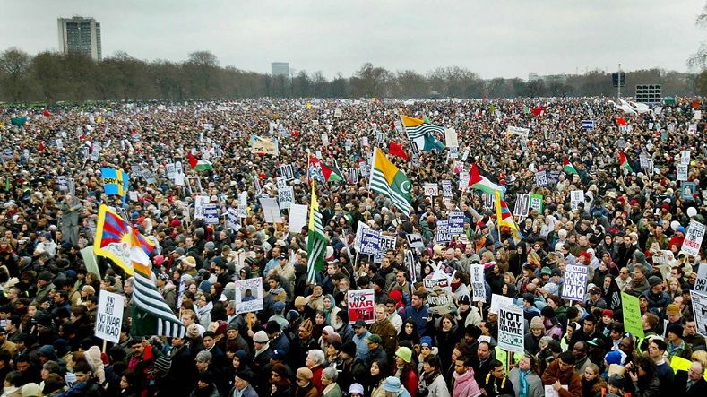 FisherAndrew79's tweet photo. #OnThisDay 20 years ago the biggest ever demonstration took place in British history – when more than 1 million people marched against the looming War on Iraq

On a freezing winter day people flocked from all over the country for the Stop the War march on 15 February 2003 ... 🧵 https://t.co/EtFO1cg3uJ