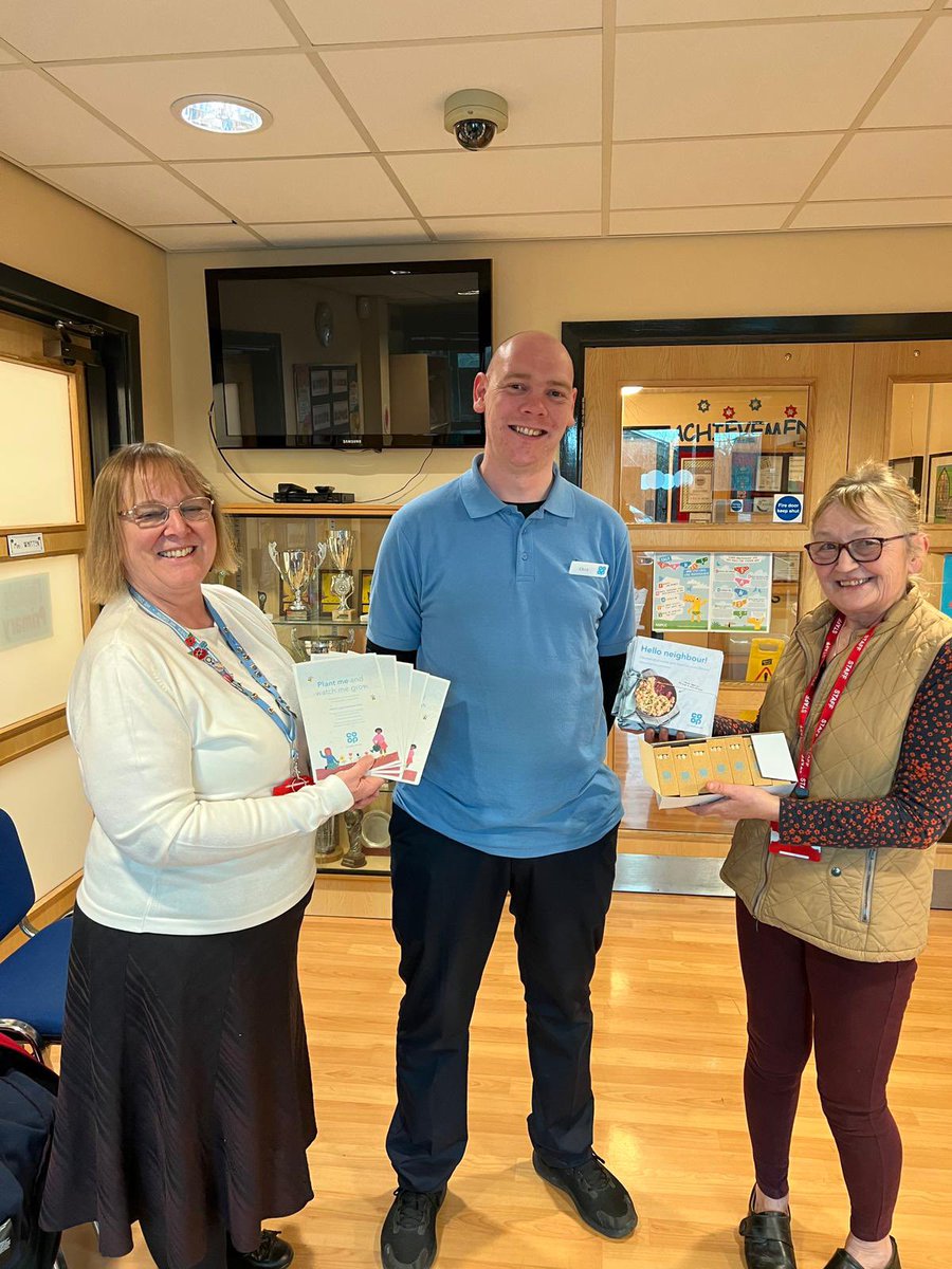 GaryColpitts1's tweet photo. Chris getting involved with the local school wheee he has delivered seed packs for the children to grow flowers, colouring packs to keep them entertained in after school clubs and recipe books with a voucher in for the parents. Well done Chris #ItsWhatWeDo https://t.co/Xxhp9HPpvX