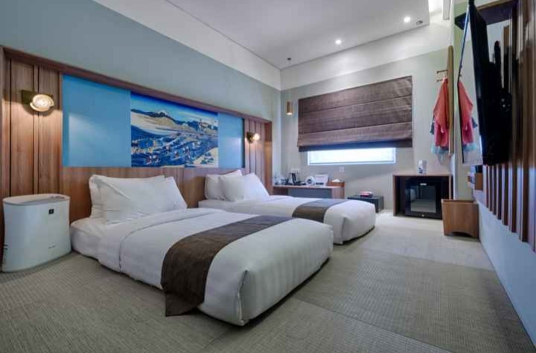 Widino's tweet image. Mau share beberapa hotel wishlist gw buat staycation yg kamarnya keliatan nyaman bgt, jadi ga pengen ke mana mana haha.

Ratenya juga masih OK mulai dari 500ribuan, ada yg pake bathub juga di kamarnya.

Yg punya referensi hotel nyaman dan unik buat staycation boleh tambahin ya.