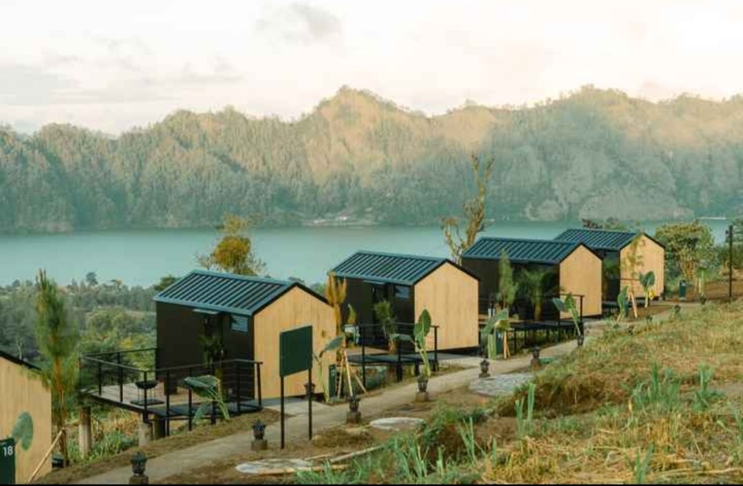 Widino's tweet image. Mau share beberapa hotel wishlist gw buat staycation yg kamarnya keliatan nyaman bgt, jadi ga pengen ke mana mana haha.

Ratenya juga masih OK mulai dari 500ribuan, ada yg pake bathub juga di kamarnya.

Yg punya referensi hotel nyaman dan unik buat staycation boleh tambahin ya.