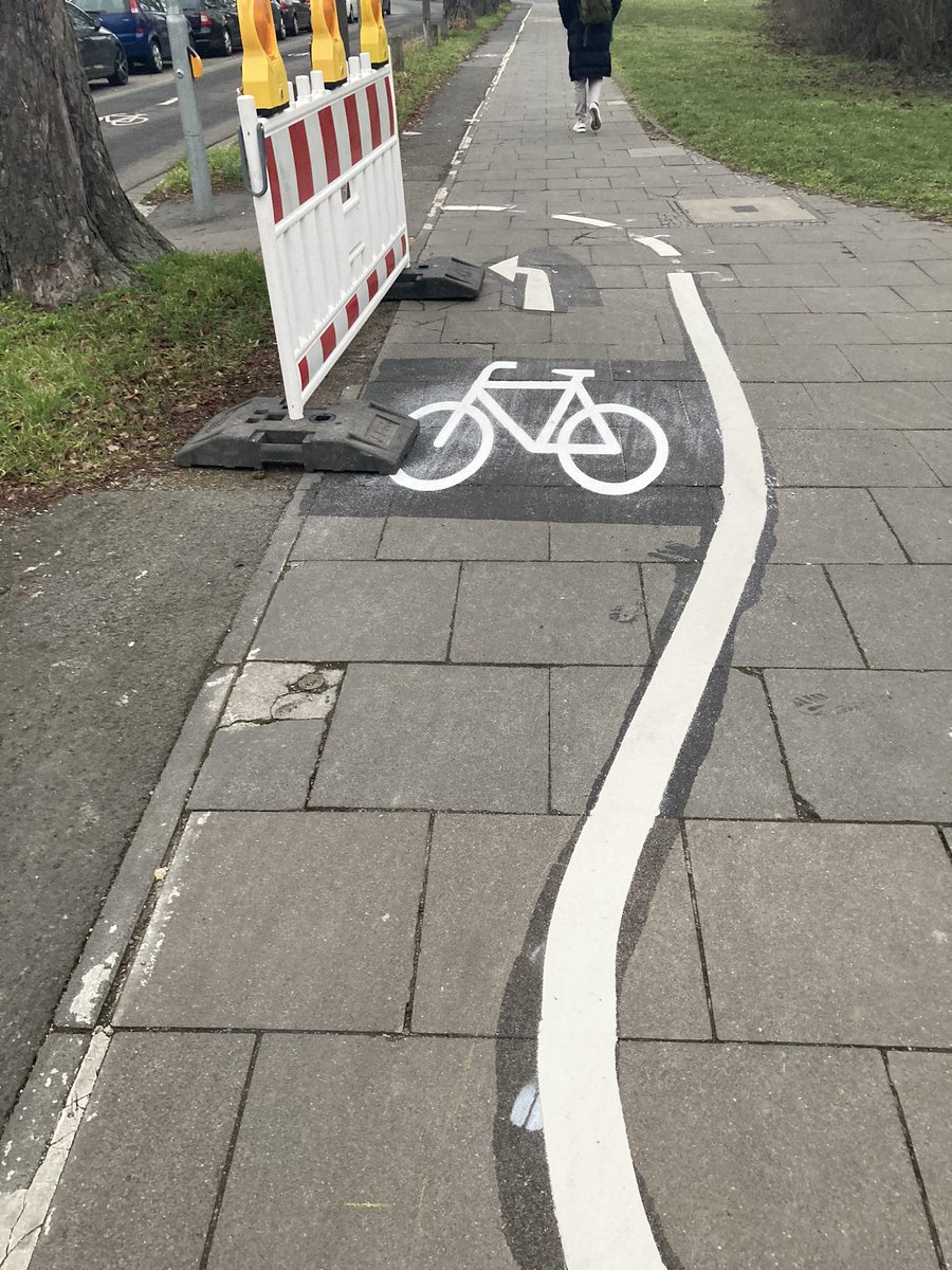 oodnaB's tweet photo. @LamimaGC @mainz_de Gestern wurde von der @mainz_de gemalt. Auch die Lichtzeichen wurden angepasst und erstrahlen heute Morgen im Nebel. https://t.co/A7pST3vZEc