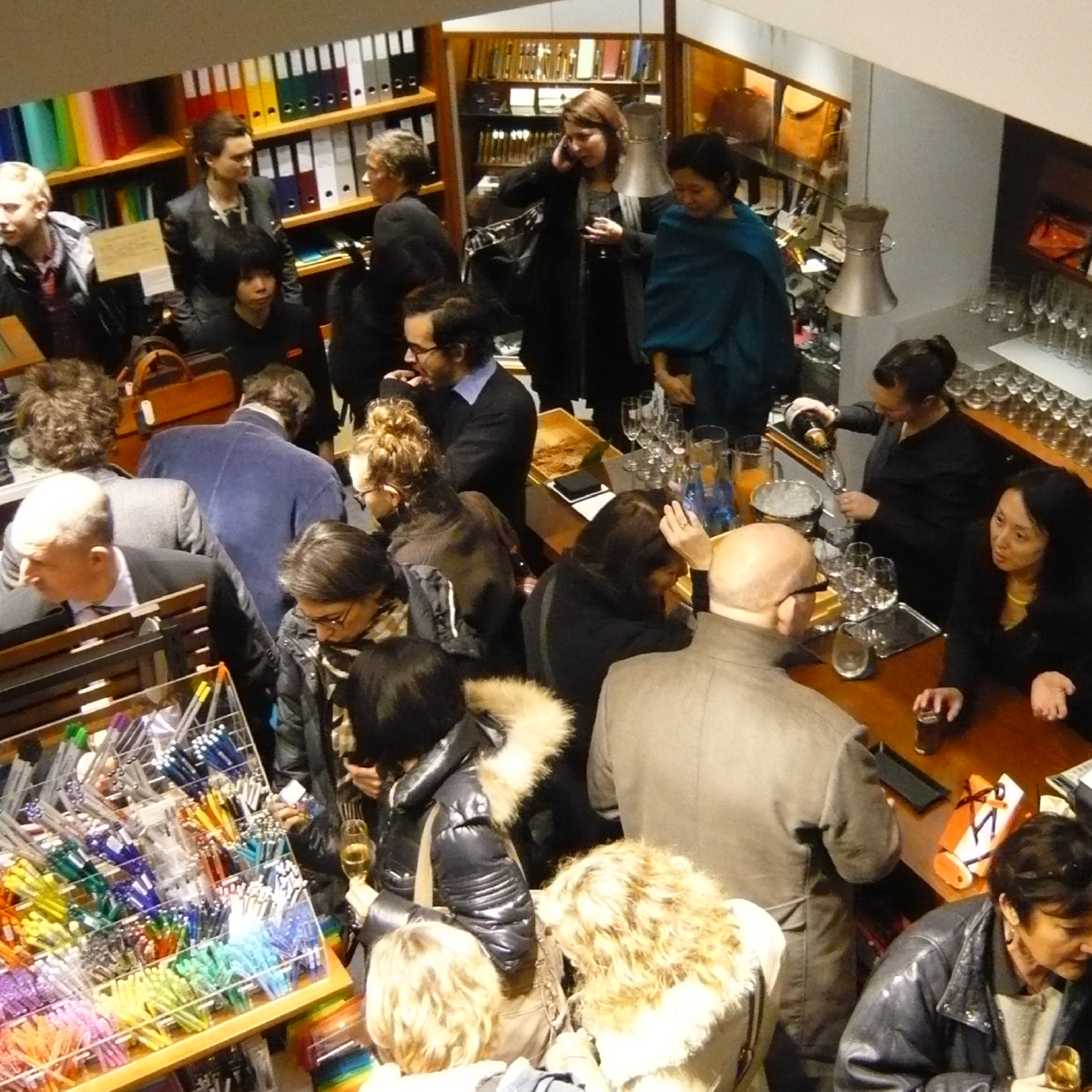 2011年に、DELFONICSが店をオープンしてから10年余り。
ローカルスタッフと一緒に仕事を進める中で、生活に密着したパリの魅力と深みを知ることになりました。
ぜひご覧ください。
shop.delfonics.com/special/capmar…
#delfonics #rollbahn #capmartin #デルフォニックス #ロルバーン #カップマルタン